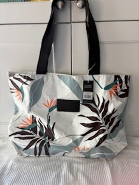 ALOHA Collection Day Tripper Tote Bag - Painted Birds (cool white)